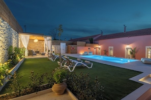 Outdoor pool - Arhontiko Arhanes Suites (Archanes-Asterousia)