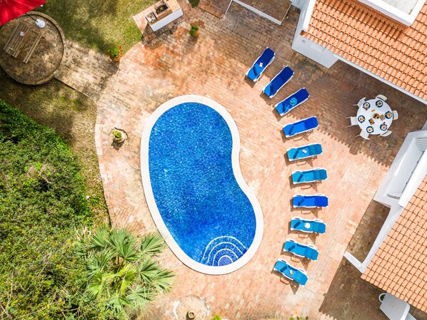 Villa | Pool | Indendørs pool, udendørs pool