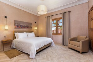 5 bedrooms, iron/ironing board, travel crib, free WiFi