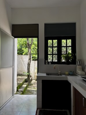 Kühlschrank, Mikrowelle, Wasserkocher, Toaster