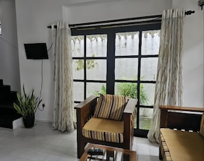 TV - Private Entire House with Two Bedrooms in Colombo. (Battaramulla)