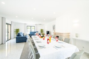 Villa | Dining - Villa in Algarve With Private Pool (Albufeira)
