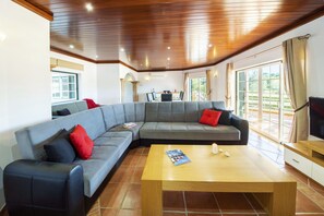 Villa | Woonruimte | Een dvd-speler