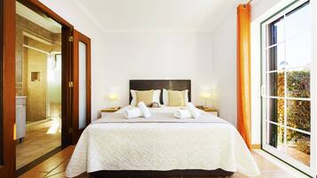 Villa | 6 bedrooms, iron/ironing board