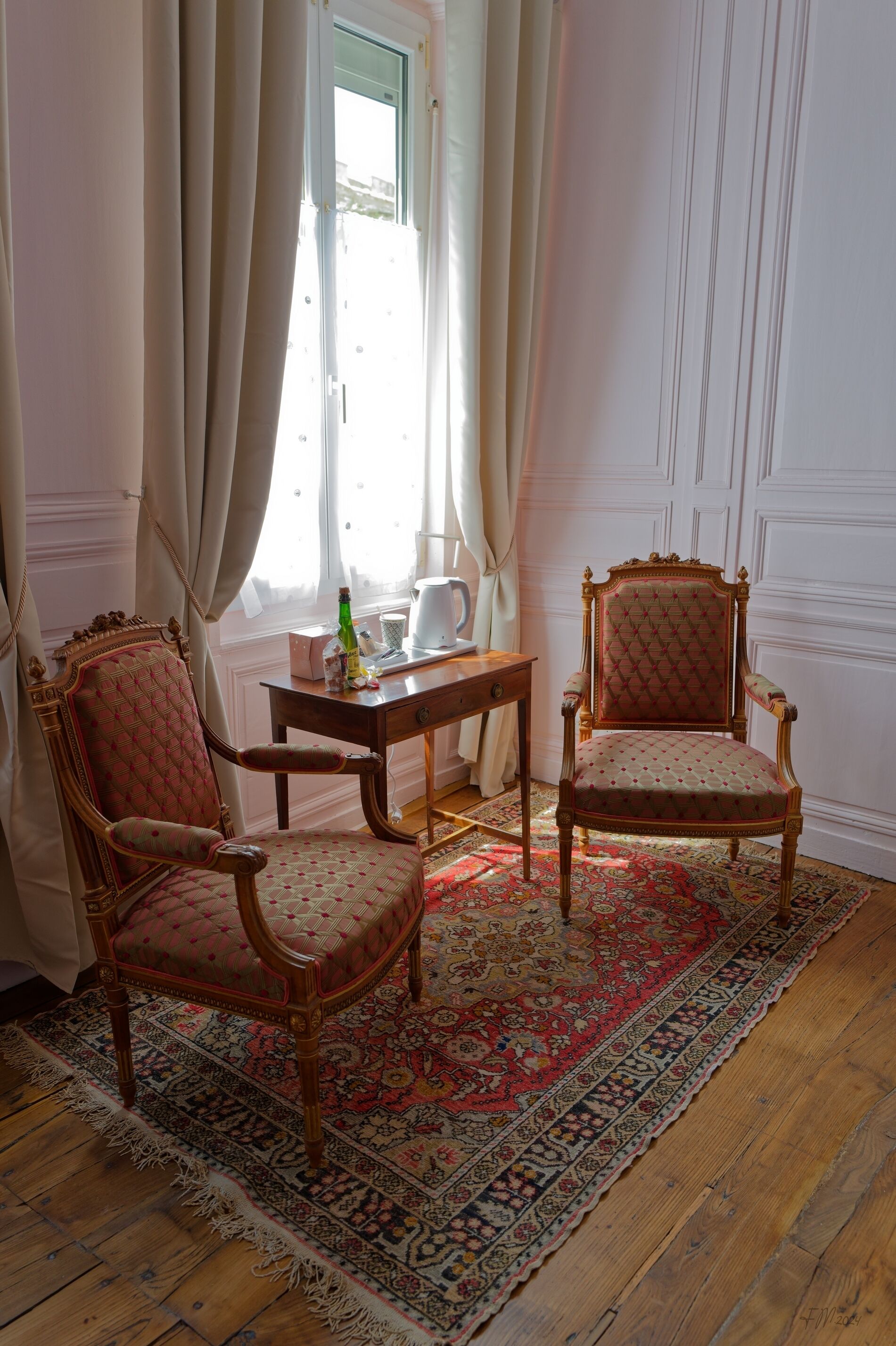 Luxury Double Room, 1 Queen Bed, Courtyard View