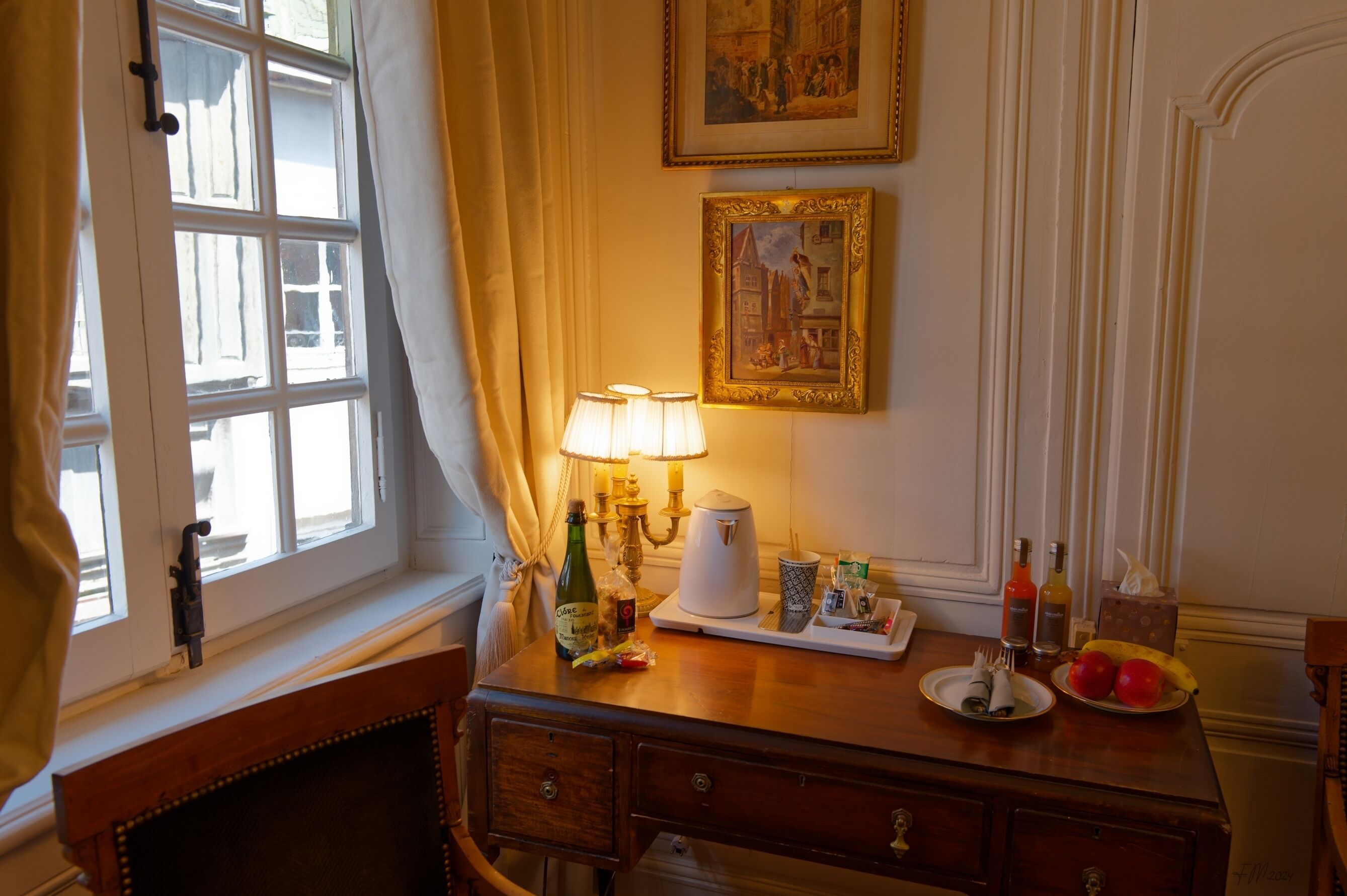 Rideaux occultants, fer et planche à repasser, Wi-Fi gratuit