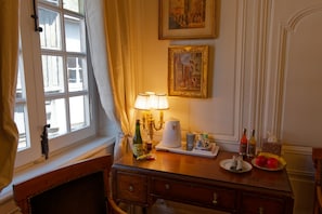 Blackout drapes, iron/ironing board, free WiFi - Guest House Saint Yves (Dinan)