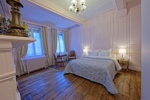 Blackout drapes, iron/ironing board, free WiFi - Guest House Saint Yves (Dinan)