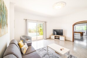 Villa | Living area - Villa in Algarve With Private Pool & Beaches (Loulé)