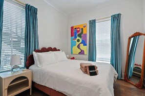 4 bedrooms, iron/ironing board, WiFi, bed sheets