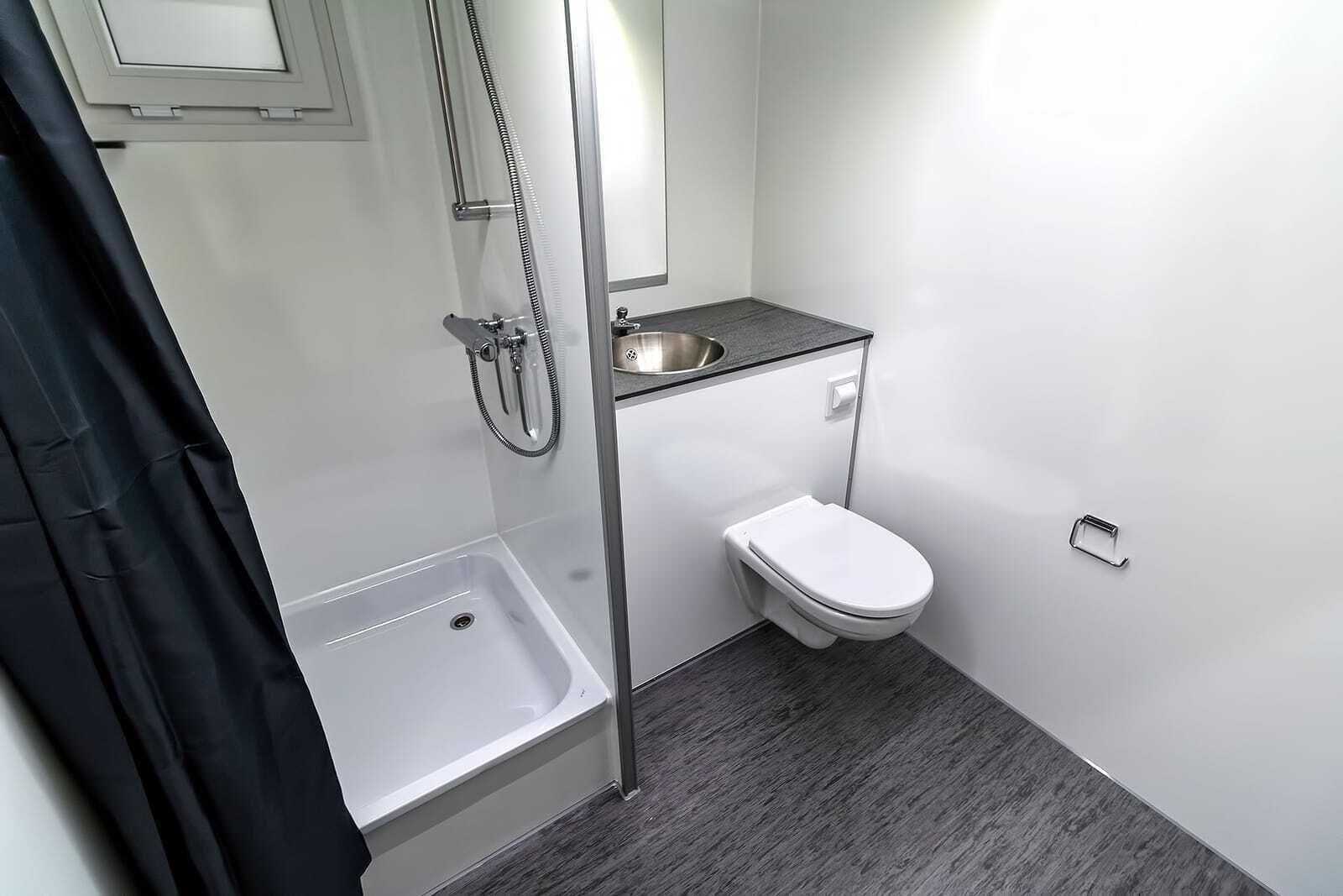 Serviettes fournies, savon, shampoing, papier toilette