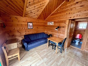 Basic Cabin | Living area