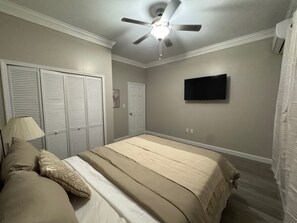 2 bedrooms, iron/ironing board, WiFi, bed sheets - Nassau Getaway: Beach & More! (Nassau)