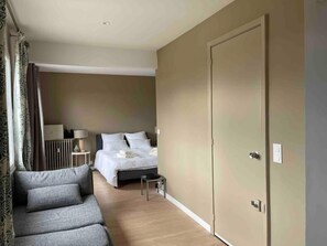 1 bedroom, desk, iron/ironing board, free WiFi