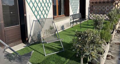 Chez Malé cosy apartment, with terrace, near Parc Jourdan and the town centre