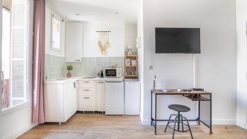 Refrigerador, microondas, horno, placa de cocina