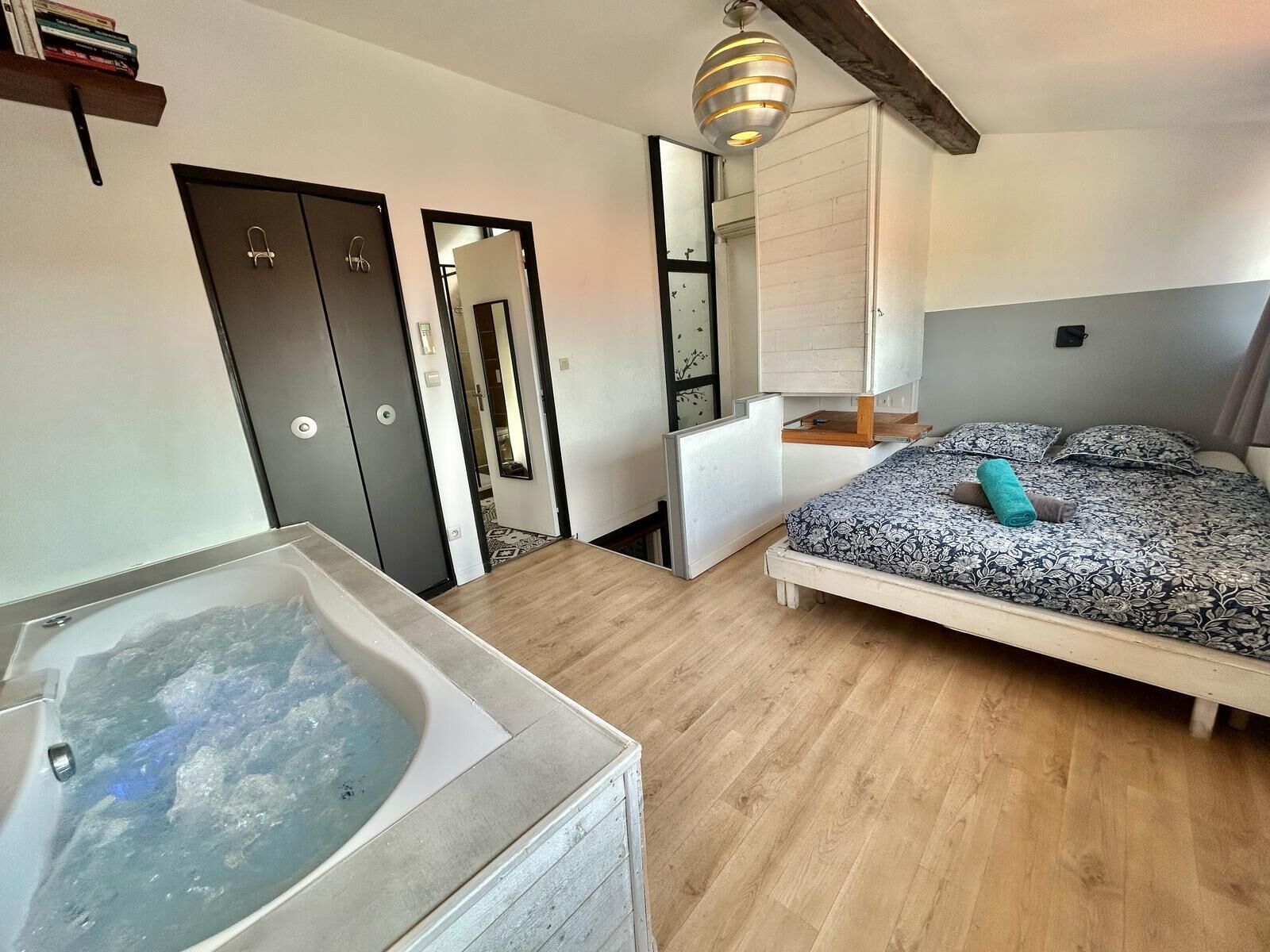 1 chambre, fer et planche à repasser, lit parapluie, Wi-Fi