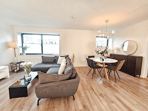 Moderne 50m² Wohnung mit Terrasse & Parkplatz