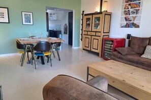 TV, DVD player, stereo, offices