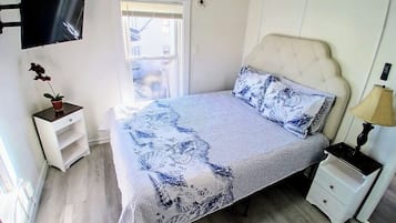2 bedrooms, iron/ironing board, WiFi, bed sheets