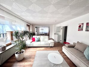 Smart TV - Sunny large apartment with 2 bedrooms and conservatory for 3-4 people (Engelsbrand)