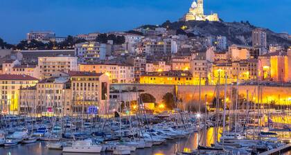 Chez Laura & Thomas Charmant T3  Vieux Port/place aux Huiles