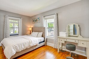 3 bedrooms, desk, iron/ironing board, WiFi