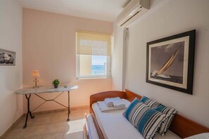 2 chambres, fer et planche à repasser, lit parapluie, Wi-Fi