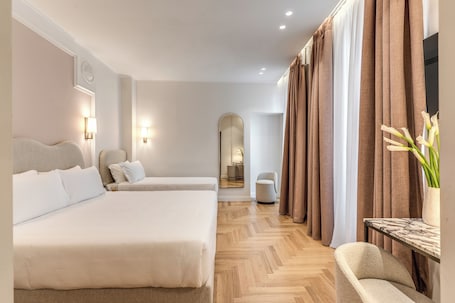 Habitación triple | Ropa de cama hipoalergénica, caja fuerte, decoración individual