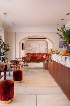 Desayuno buffet (con cargo) los fines de semana