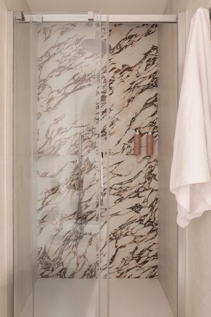 Classic Double Room | Bathroom | Separate bathtub and shower, rainfall showerhead, hair dryer, bidet - HOTEL FORI IMPERIALI (Rome)