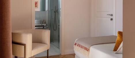 Suite | Allergivenligt sengetøj, pengeskab på værelset, individuelt design