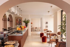 Buffet breakfast on weekends (EUR 15 per person)