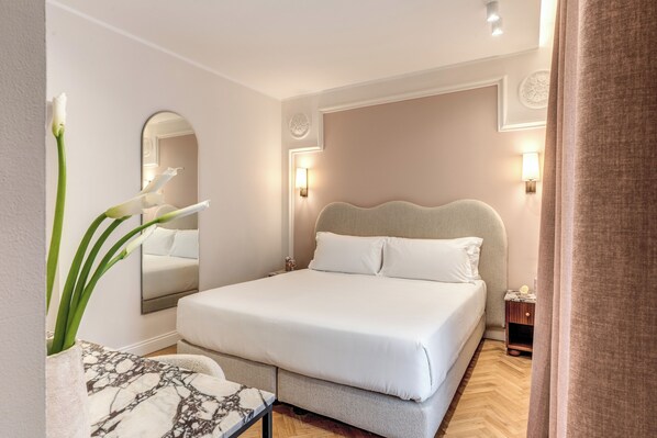 Suite | Allergitestet sengetøy, safe på rommet og individuelt dekorert