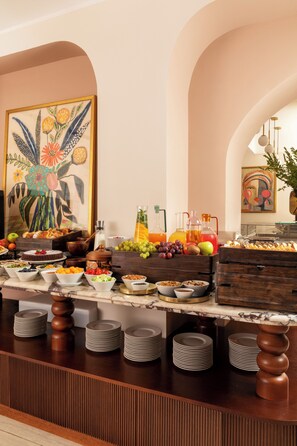 Colazione a buffet a pagamento, servita nel weekend 
