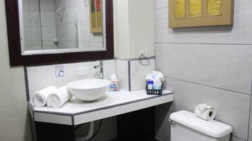 Deluxe Single Room | Bathroom | Towels, soap, shampoo, toilet paper