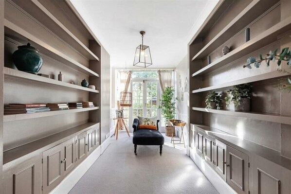 3 bedrooms, iron/ironing board, free WiFi - Spacious 3B House in South Kensington (London)