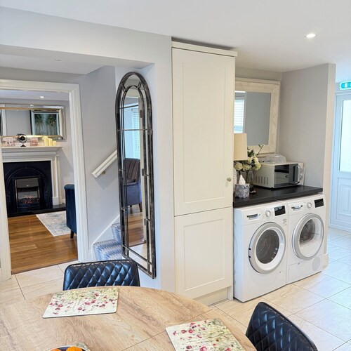 Cosy Home. Killarney Town Centre 5 minute walk - Free Parking/Wi-Fi - sleeps 6
