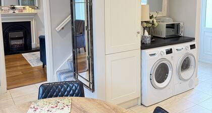 Cosy Home. Killarney Town Centre 5 minute walk - Free Parking/Wi-Fi - sleeps 6