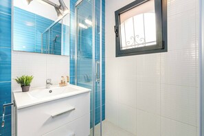 Shower, towels
