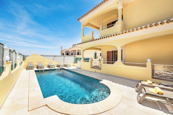 A heated pool - Villa Alice Albufeira (Albufeira)