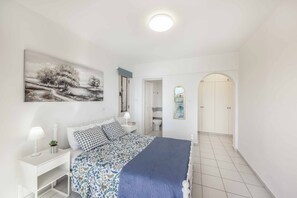 4 bedrooms, WiFi, bed sheets