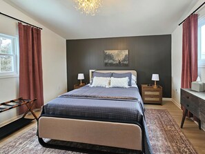 3 bedrooms, iron/ironing board, travel cot, free WiFi - NEW! Hot Tub, Firepit & Game System Near Hershey - Walk To Lake & Fishing! (Lebanon)