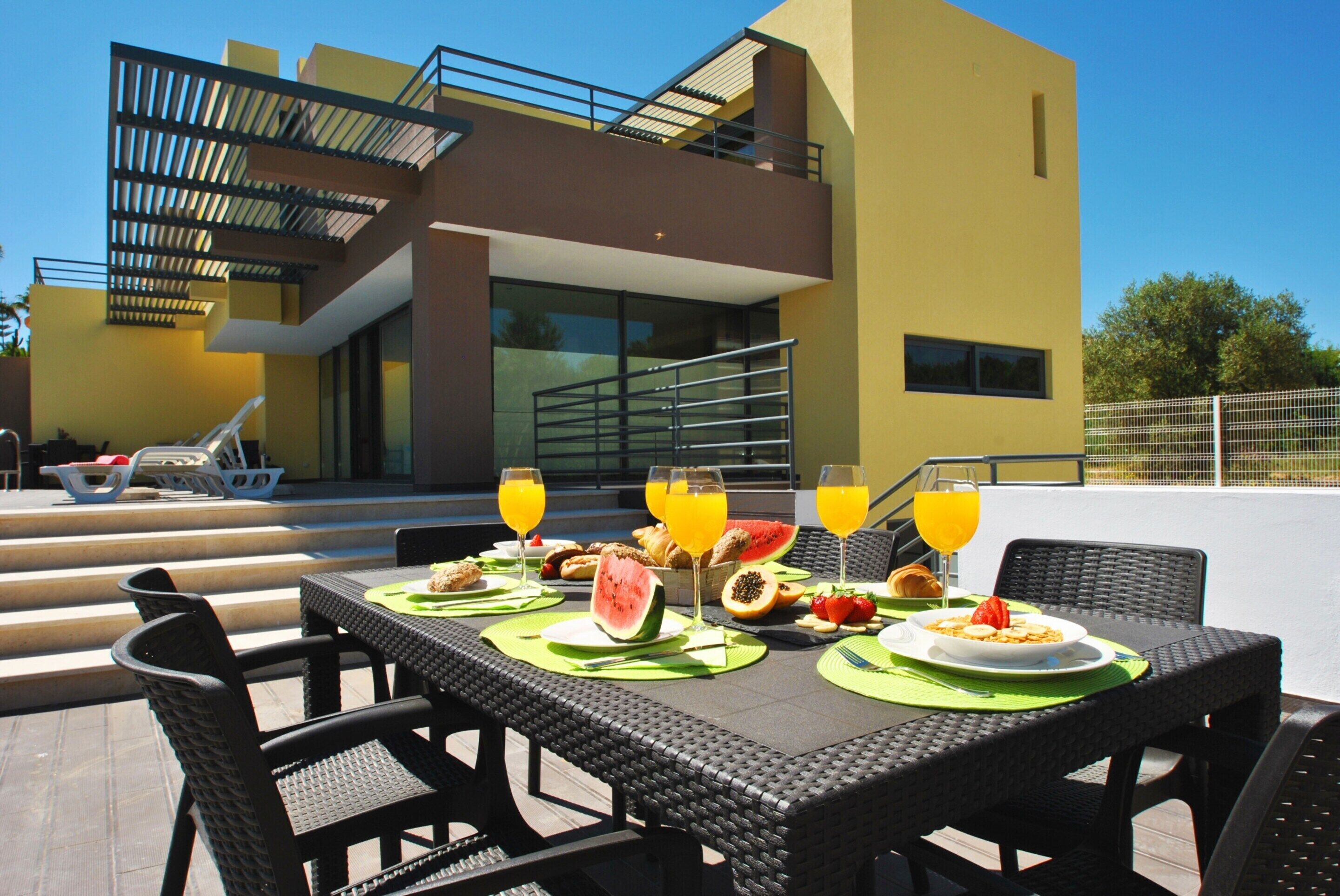 Villa | Outdoor dining