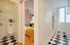 Shower, hair dryer, towels, soap - NESTLED IN THE HISTORIC LATIN QUARTER,JUST STEPS FROM THE SEINE RIVER&NOTRE-DAME (Paris)
