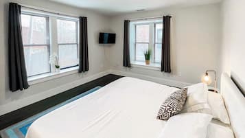 5 bedrooms, desk, iron/ironing board, WiFi