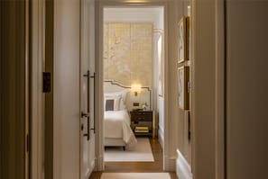 Junior suite | Badkamer | Gratis toiletartikelen, een haardroger, badjassen, pantoffels