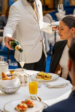 Desayuno completo (con cargo) los fines de semana