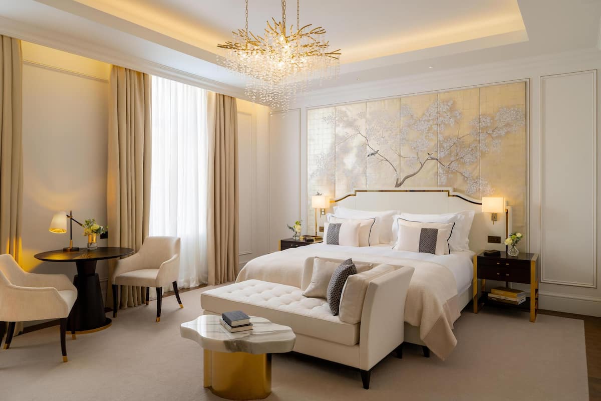 Suite Deluxe | Roba de llit d'alta qualitat, minibar i caixa forta a l'habitació