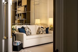 Signature suite | Luxe beddengoed, een minibar, een kluis op de kamer, gratis wifi